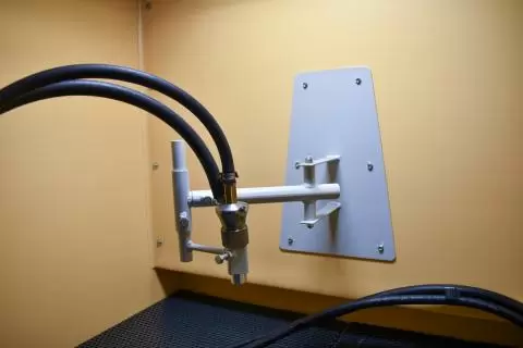 Schwenkarm mit Stahlkopfhalterung Strahlkabine