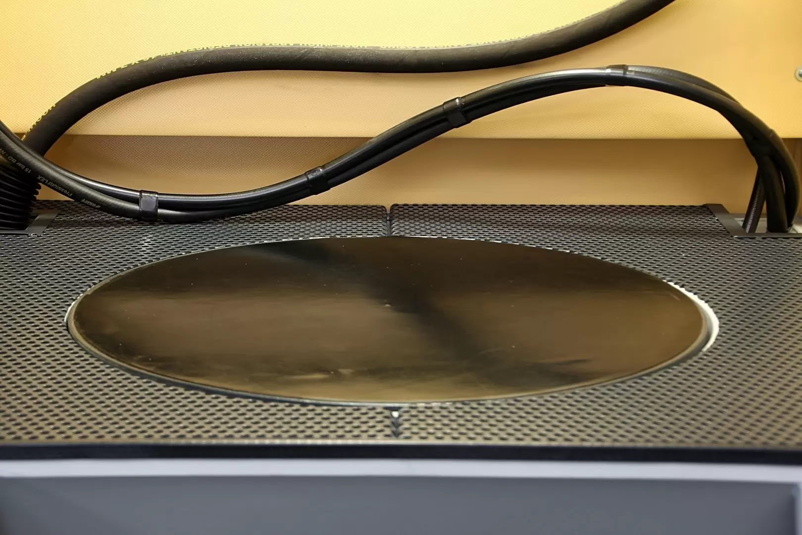 Drehteller 600 mm im Arbeitsrost versenkt