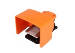 Pneumatic foot switch for sandblasting cabins and sandblasting devices